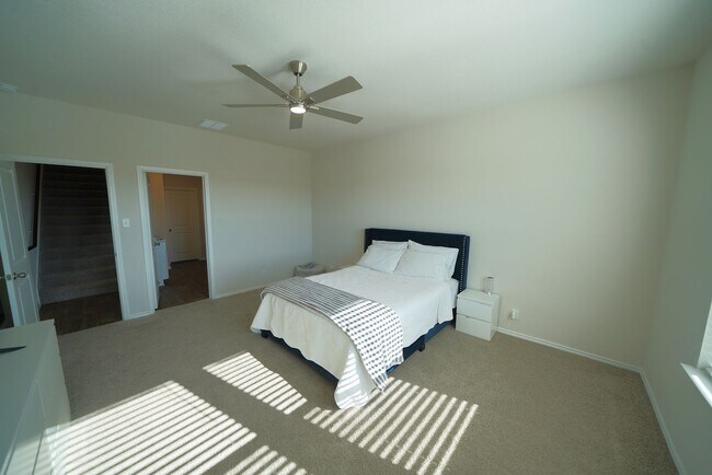 Building Photo - Like-New Home in Applewood Neighborhood. Realtor Commission: $600