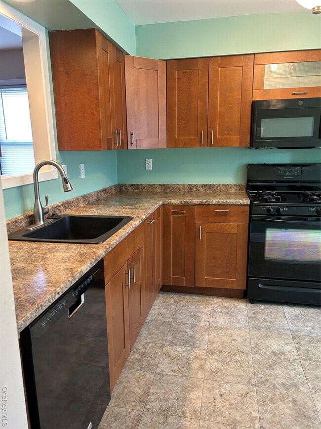 Building Photo - 135 W Nyack Rd