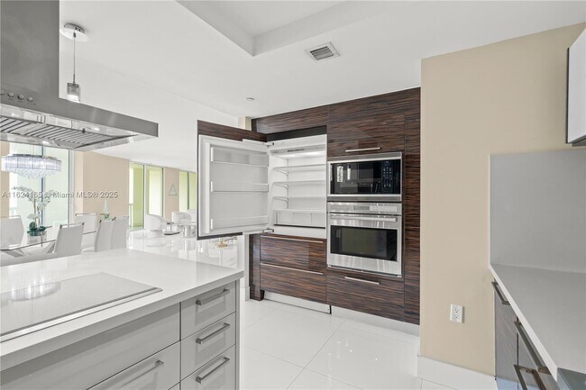 Building Photo - 150 Sunny Isles Blvd