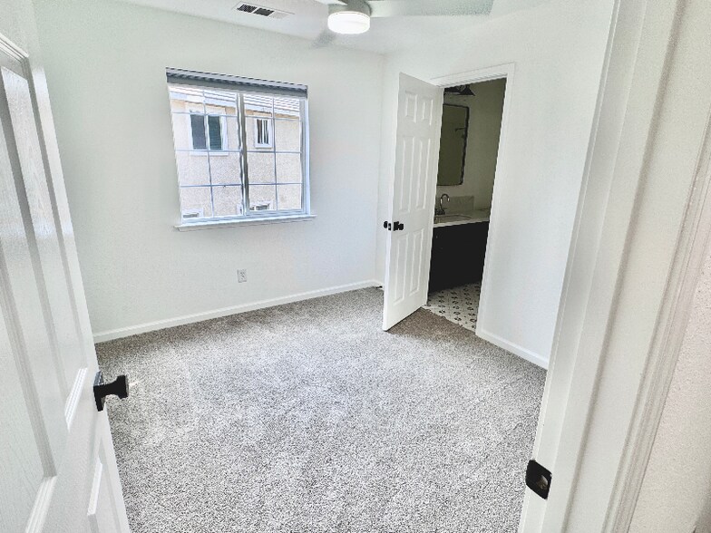 Building Photo - 3602 Swan Ct