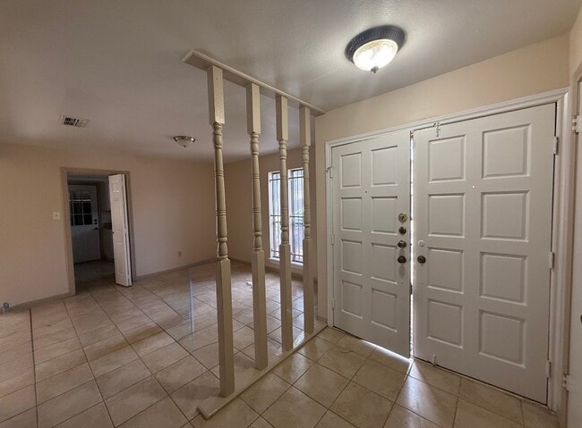 Building Photo - 2920 Cambridge Ln