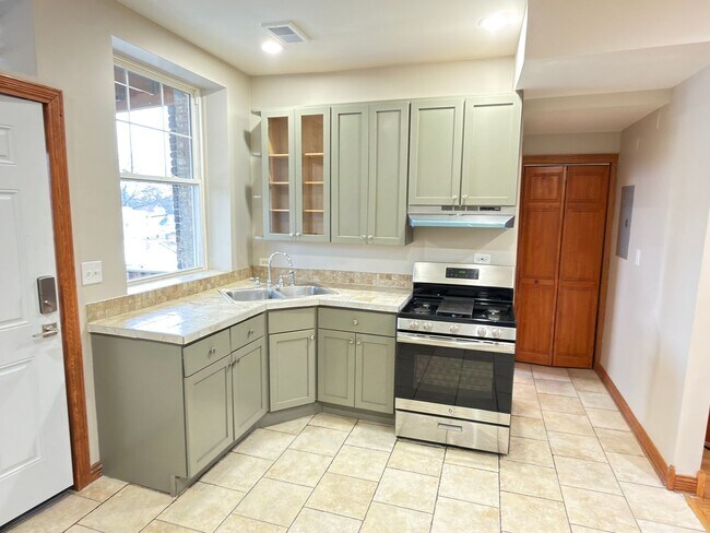 Building Photo - 5715 W Irving Park Rd