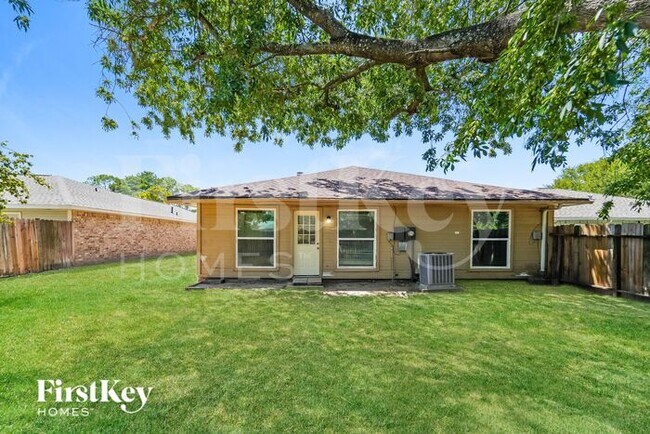 Building Photo - 6615 Navidad Rd