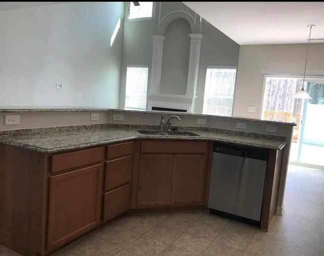 Building Photo - 2405 Bearded Iris Ln