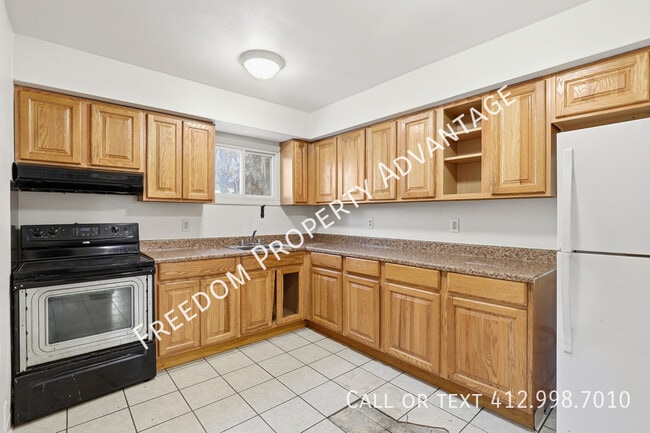 Building Photo - 703 Excelsior St