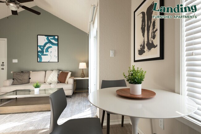 Building Photo - 13005 Heinemann Dr