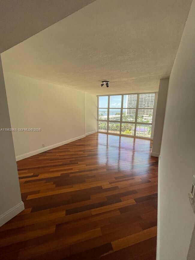 Building Photo - 1865 Brickell Ave