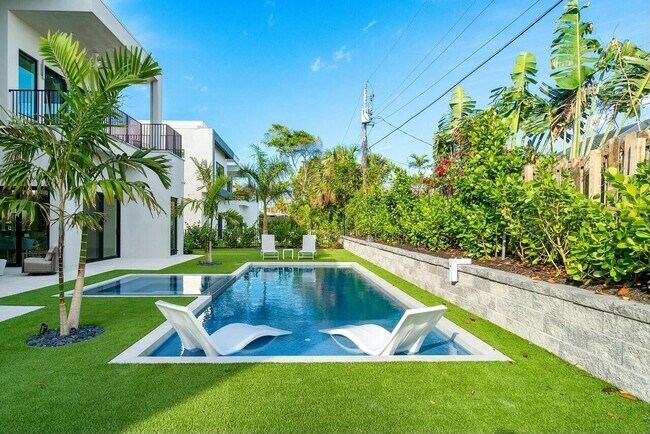 Building Photo - 13460 U.S. Rte 1