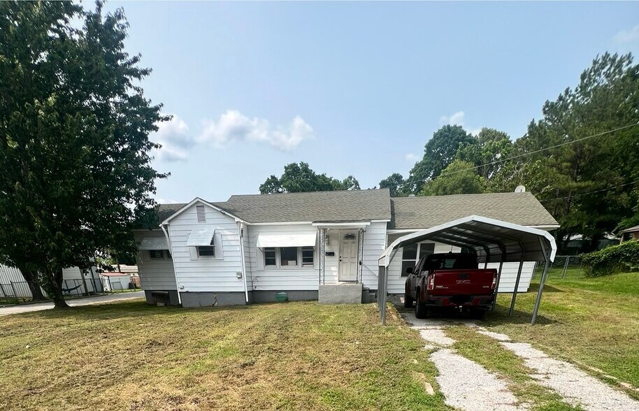 Primary Photo - 112 Rose Ave