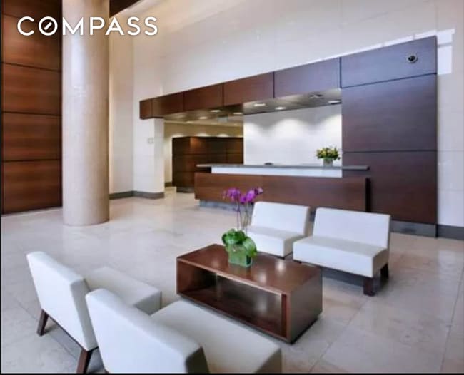 Building Photo - 306 Gold St