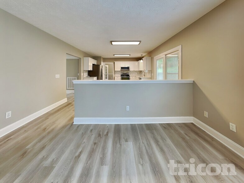 Building Photo - 134 Walton Trce S
