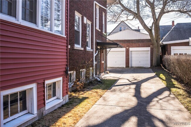 Building Photo - 681 Lafayette Ave