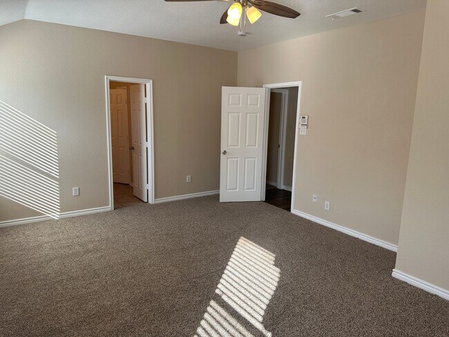 Building Photo - Elegant One-Story Living in the Heart of Sendera Ranch!