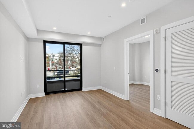 Building Photo - 811 S Columbus St