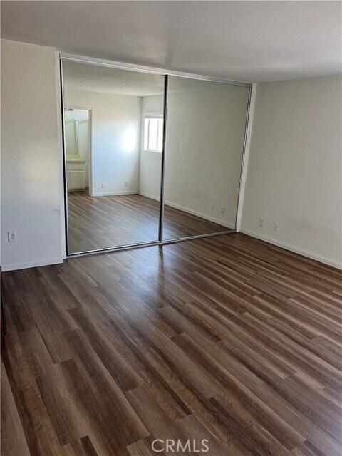 Building Photo - 402 S Ola Vista