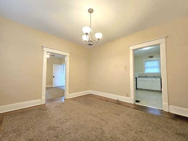 Building Photo - 218 E Navarre St