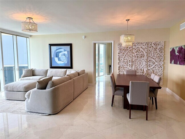 Building Photo - 17201 Collins Ave