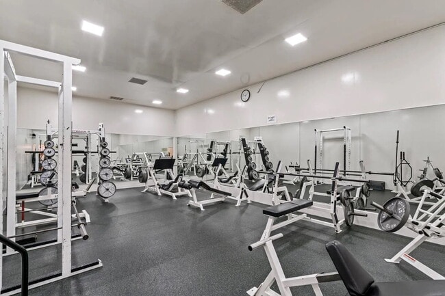 Building Photo - "Chic 1-Bedroom San Mateo Retreat with Mod...