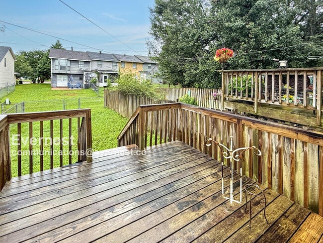 Building Photo - 2163 Cheshire Dr