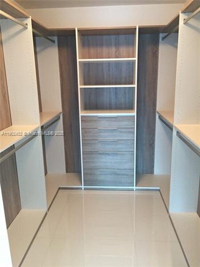 Building Photo - 350 Ocean Dr