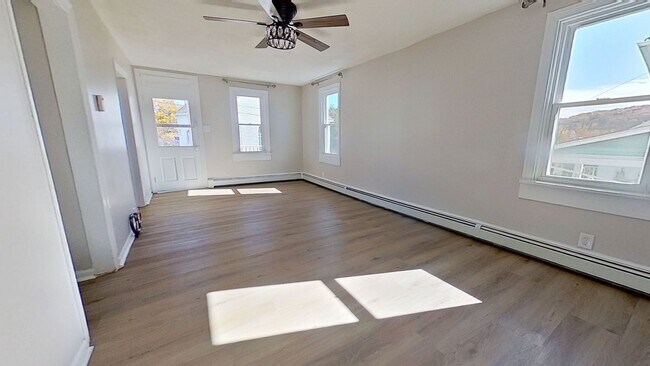 Building Photo - Beautifully Styled Colonial Home with Upgrades!