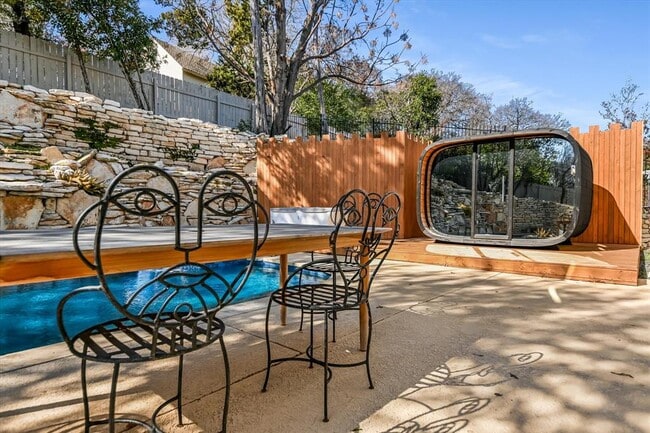 Building Photo - 6300 Bon Terra Dr