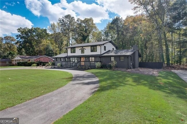 Building Photo - 3202 Kingsdale Dr SW