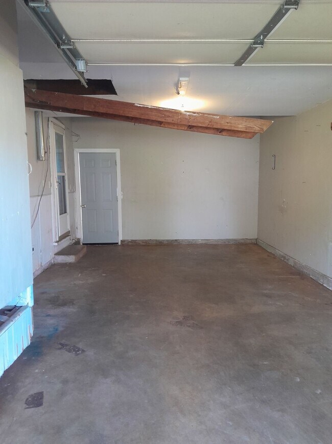 Building Photo - 3232 Del Rd