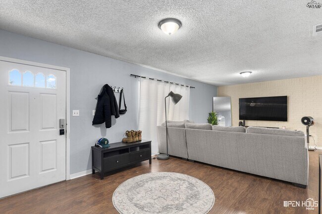 Building Photo - 2810 Fleming Rd