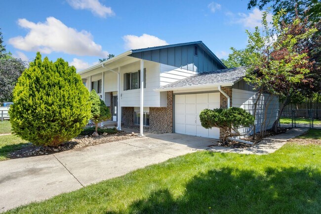 Building Photo - 4 bedroom house close to CSU