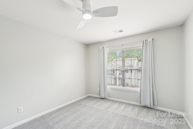 Building Photo - 14417 Laurel Tree Ln