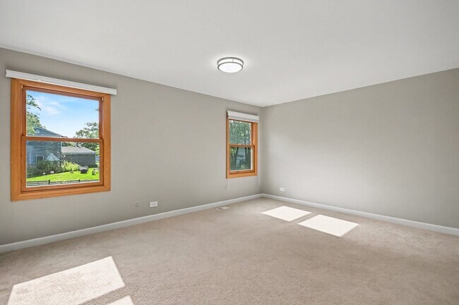 Building Photo - 5195 Castaway Ln