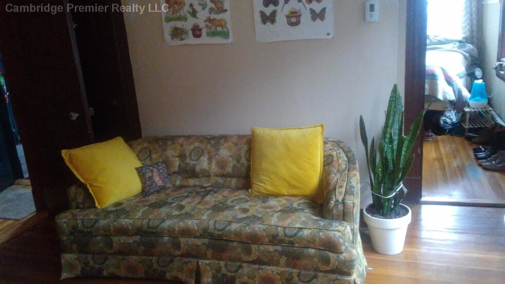 Primary Photo - 122 Columbia St