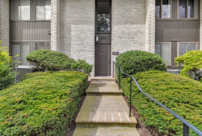 Building Photo - 247 Hamilton Ave