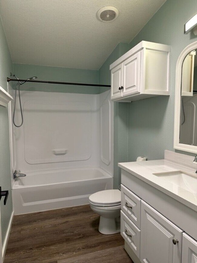 Building Photo - FREE RENT AND $1,000 SECURITY DEPOSIT - Single Level Updated Home w/ Spacious Yard and Loads of S...