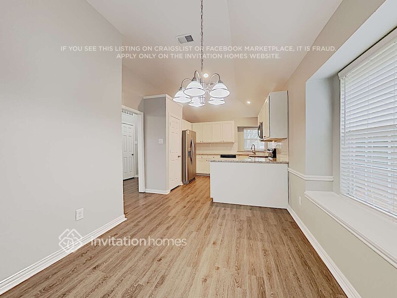 Building Photo - 8490 Hidden Spring Dr