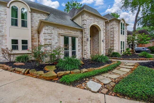 Building Photo - 807 Herdsman Dr