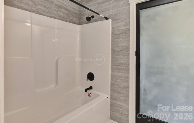 Building Photo - 2105 Highland St