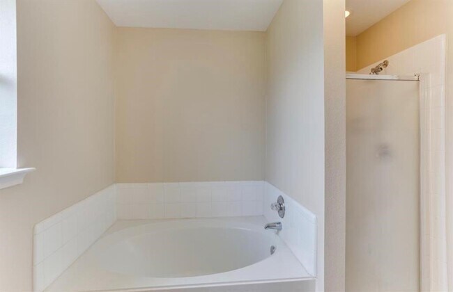Building Photo - 9210 Rosewell Ct