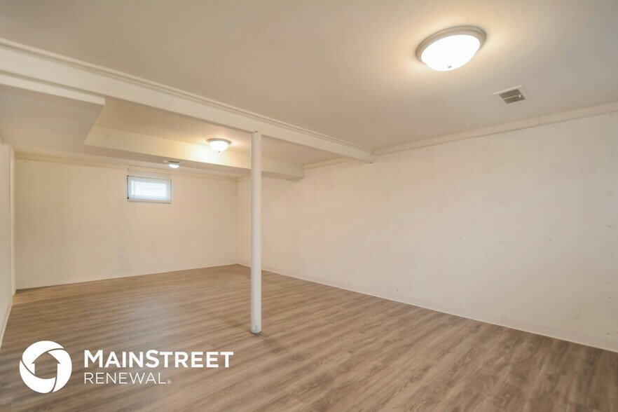 Building Photo - 8 Preakness Dr