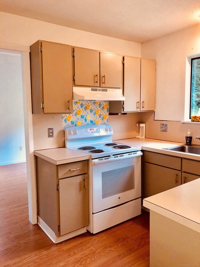 Building Photo - 61 Heritage Vlg