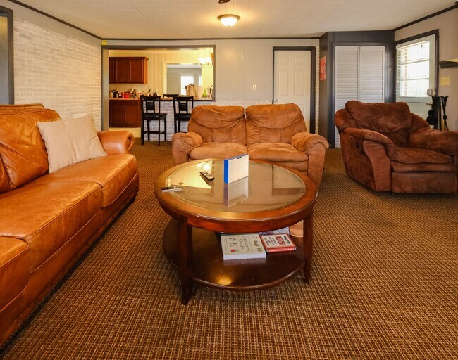 Building Photo - 1380 Ivywood Dr