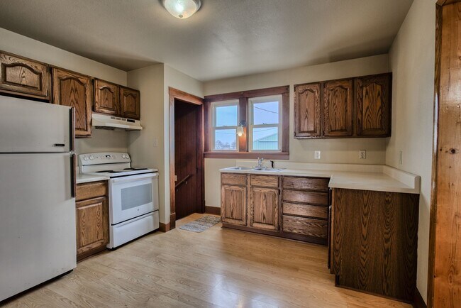 Building Photo - Charming Country Home on Acreage off Highw...