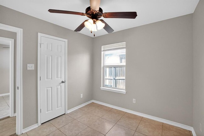 Building Photo - 1200 Brendon Lee Lane