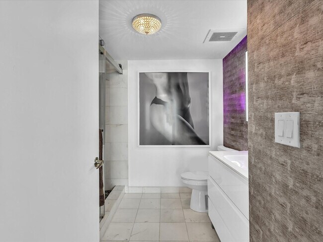 Building Photo - 665 NE 25th St