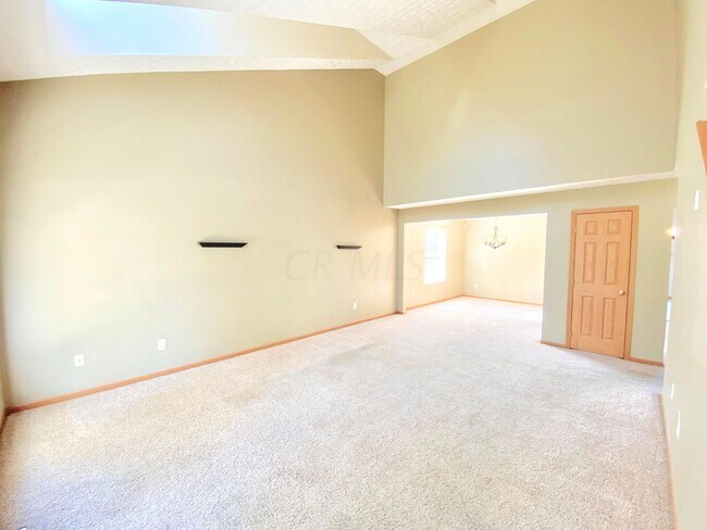 Building Photo - 129 Sapphire Ice Dr