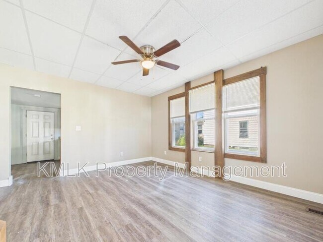 Building Photo - 428 Allyn St