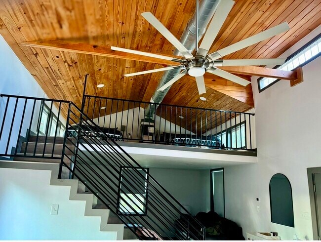 Building Photo - 373 Saddle Surrey Rd