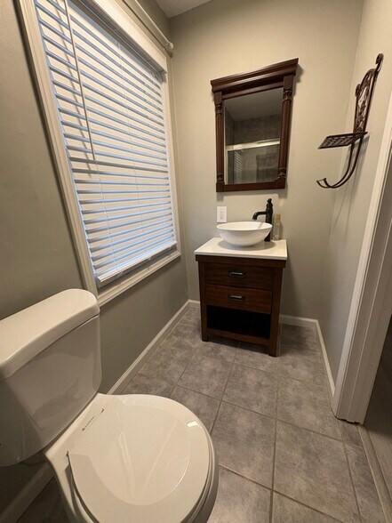 Building Photo - 508 Fisher Ave