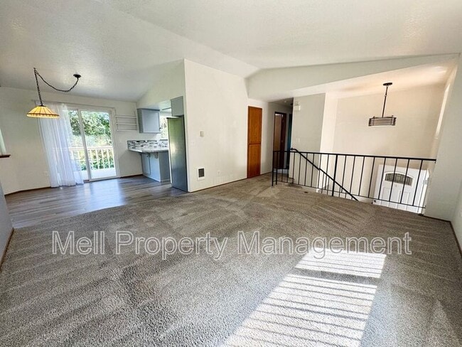 Building Photo - 71 E Rainbow Dr